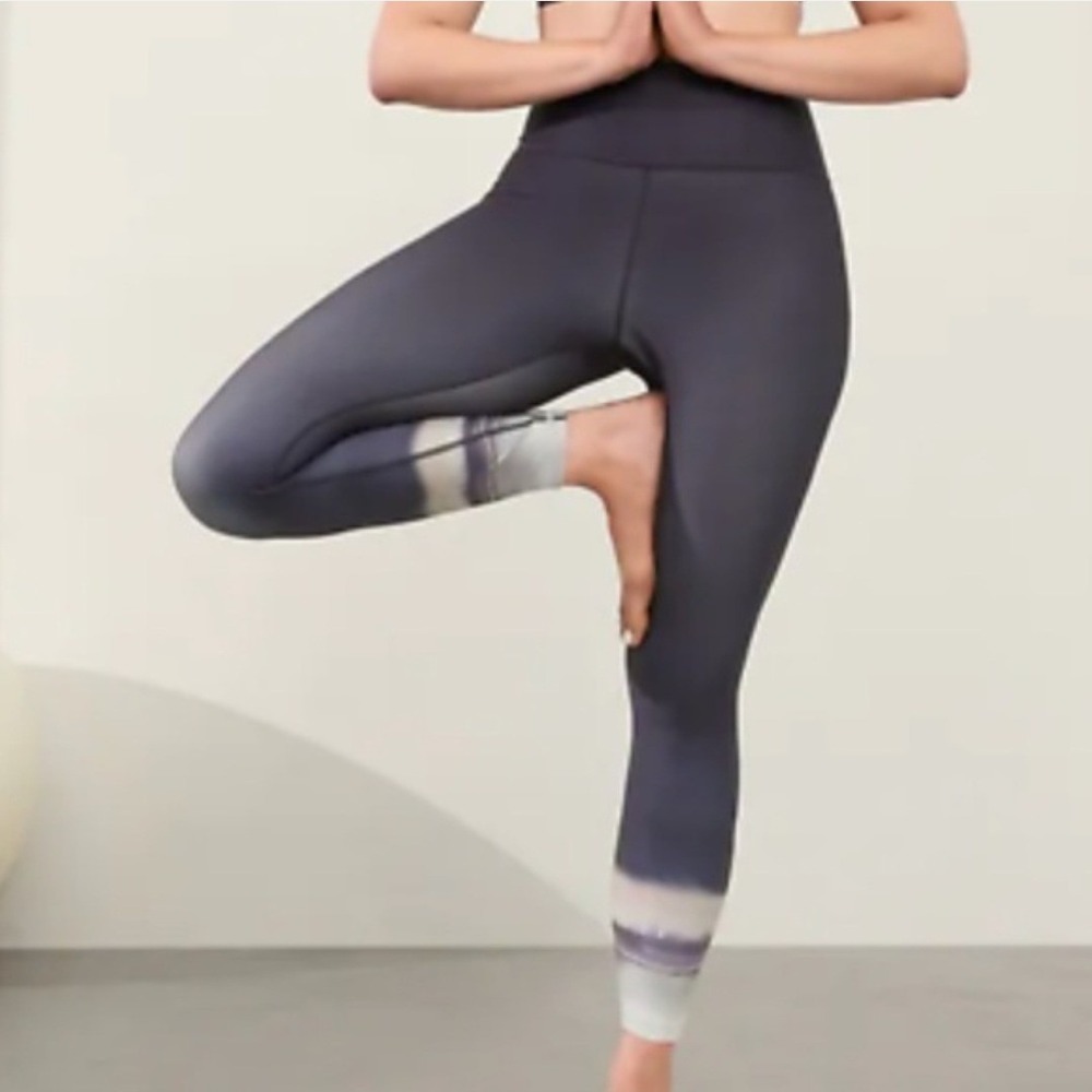 Athleta Elation 7/8 Tight Leggings Gray Landscape Ombre Print 657538 Large